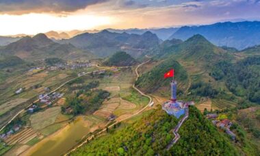 Cột cờ lũng cú hg