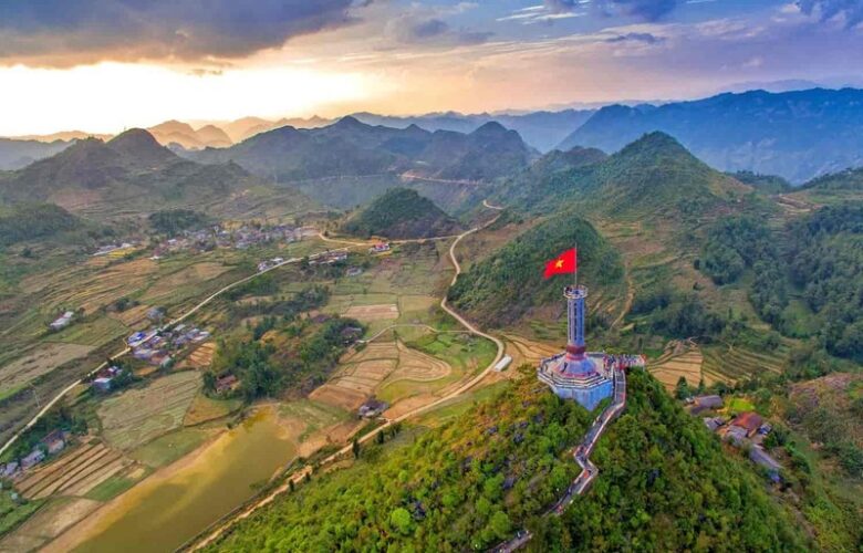 Cột cờ lũng cú hg