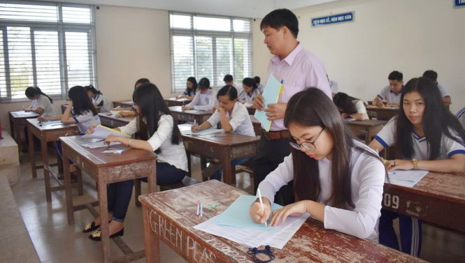Thí sinh tại điểm thi Trường THPT Long Xuyên, An Giang trước giờ làm bài thi. Tại Cụm thi An Giang năm nay có 14.112 thí sinh dự thi. Trước 
